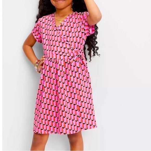NWOT DIANE VON FURSTENBERG Kids' Short Sleeve Modern Geo Faux Wrap Dress - Large - Picture 1 of 5